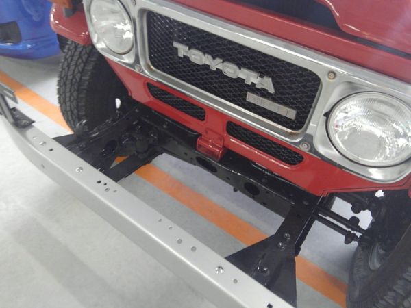 1984 Toyota Land Cruiser BJ46 Long headlights and grille