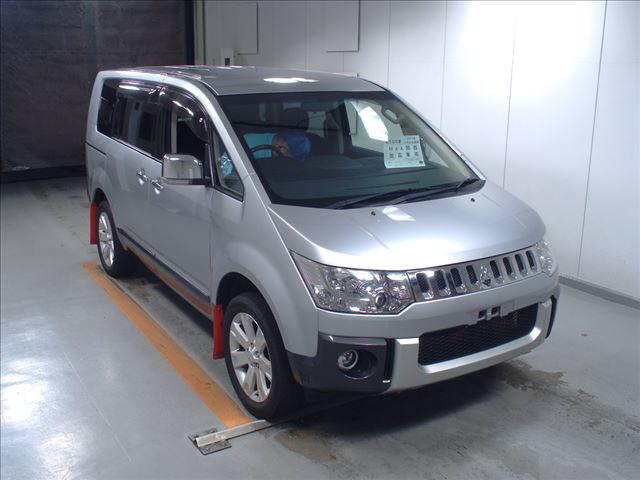 2011 Mitsubishi Delica D5 petrol CV5W 4WD Chamonix auction 1