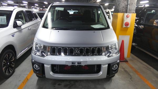 2011 Mitsubishi Delica D5 petrol CV5W 4WD Chamonix front