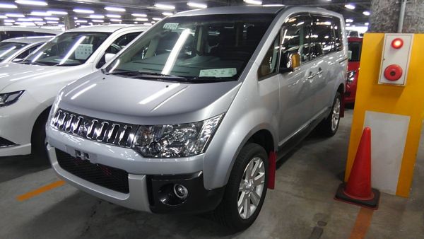 2011 Mitsubishi Delica D5 petrol CV5W 4WD Chamonix left front