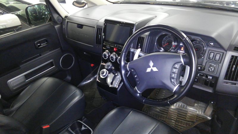 2014 Mitsubishi Delica D5 petrol CV5W 4WD G Power package interior