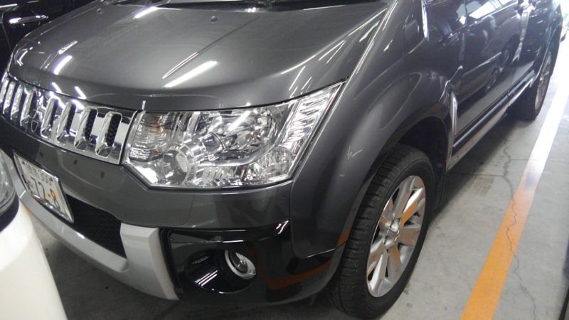 2014 Mitsubishi Delica D5 petrol CV5W 4WD G Power package left front close up