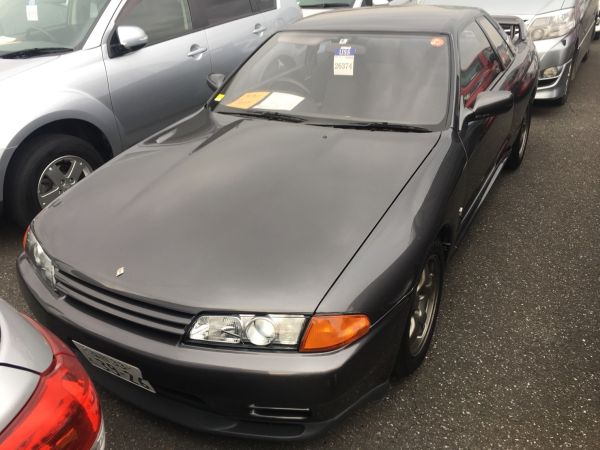 1990 Nissan Skyline R32 GT-R left front