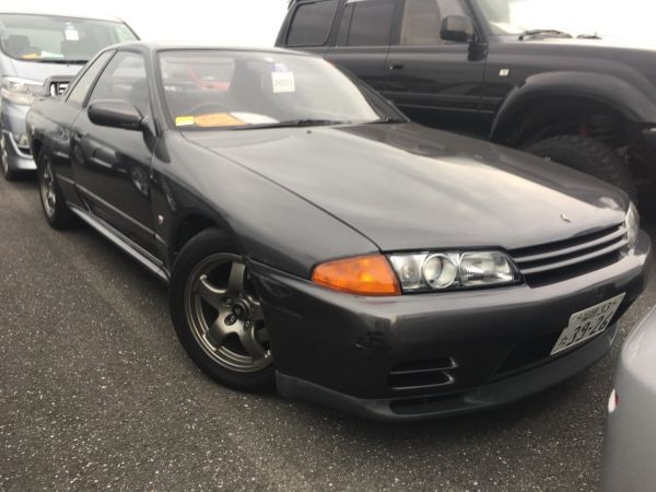 1990 Nissan Skyline R32 GT-R right front