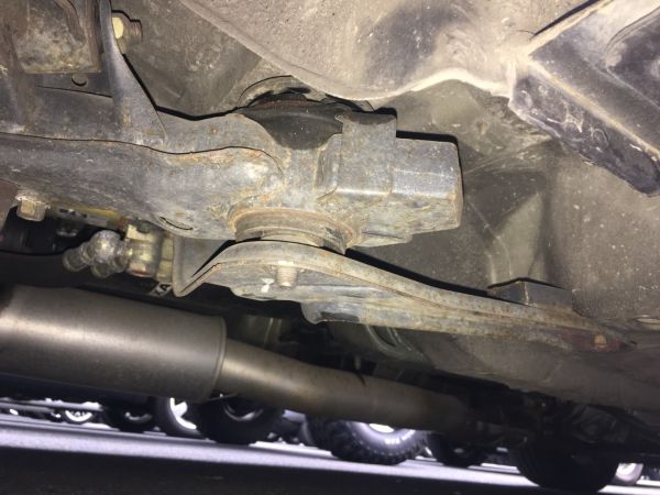 1990 Nissan Skyline R32 GT-R underbody 4