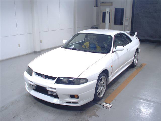 1995 Nissan Skyline R33 GTR VSpec auction left front