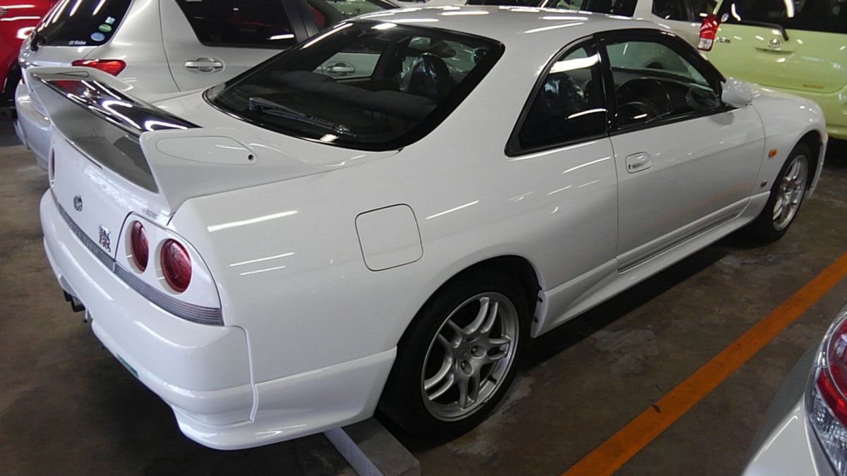 1995 Nissan Skyline R33 GTR VSpec right rear side