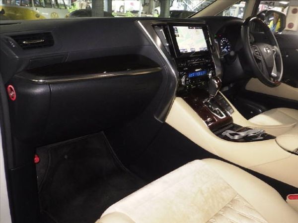 2015 Toyota Alphard Hybrid G Package 4WD 2.5L auction interior 1