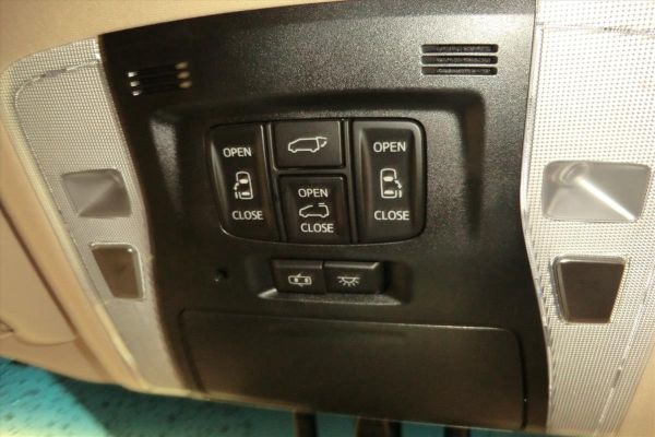 2015 Toyota Alphard Hybrid G Package 4WD 2.5L controls