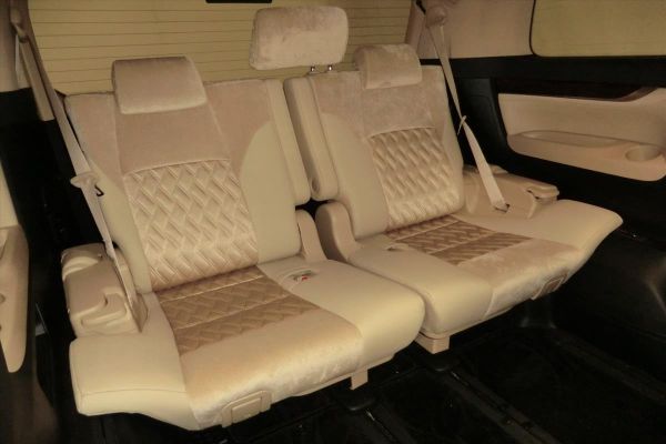 2015 Toyota Alphard Hybrid G Package 4WD 2.5L interior 4