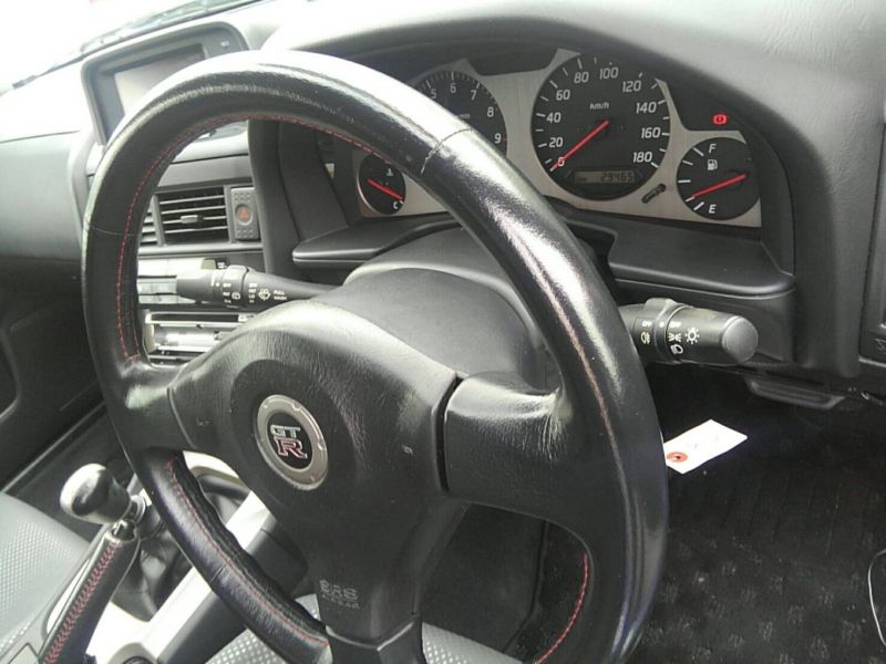 1999 Nissan Skyline R34 GT-R VSpec TV2 Bayside Blue steering wheel