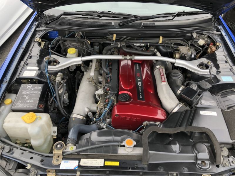1999 Nissan Skyline R34 GTR VSpec Bayside Blue engine 2
