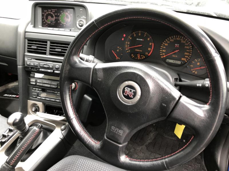 1999 Nissan Skyline R34 GTR VSpec Bayside Blue steering wheel 2