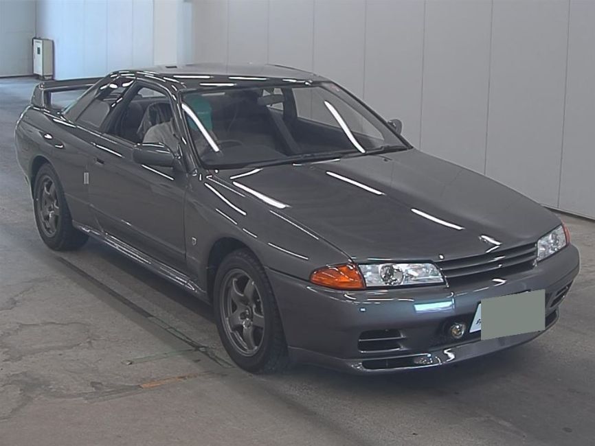 1992 Nissan Skyline R32 GTR auction front