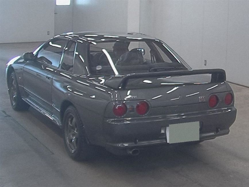 1992 Nissan Skyline R32 GTR auction rear