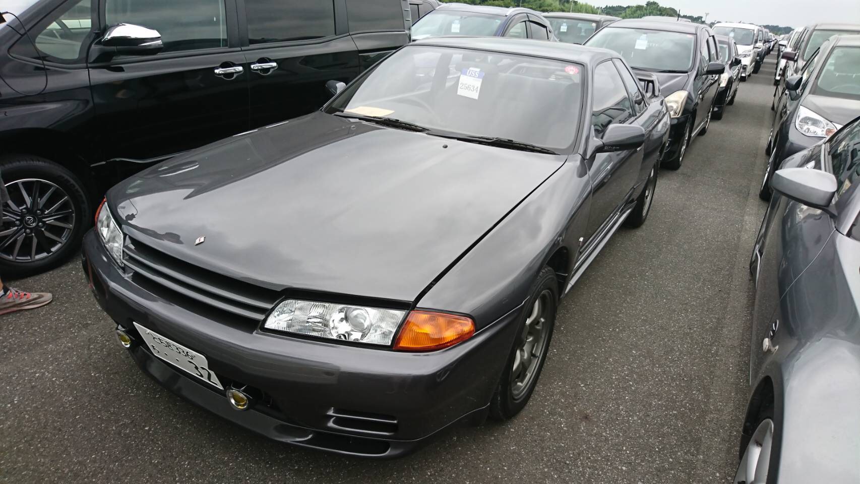 1992 Nissan Skyline R32 GTR left front