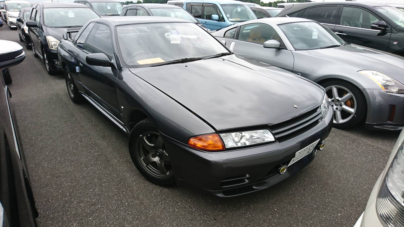 1992 Nissan Skyline R32 GTR right front