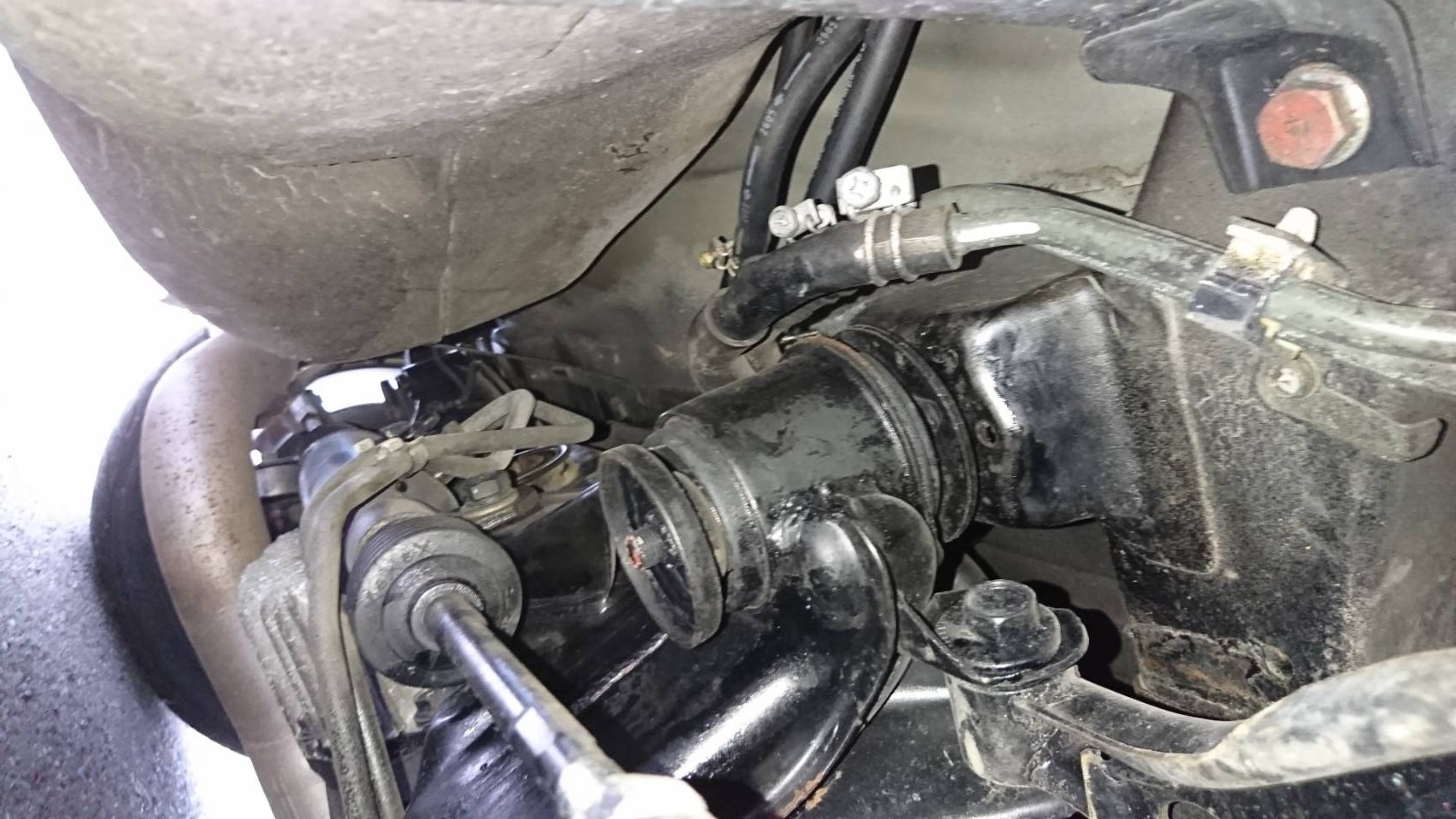 1992 Nissan Skyline R32 GTR underbody 7