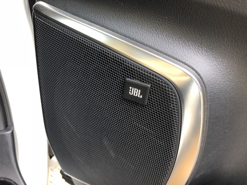 2015 Toyota Alphard Hybrid Executive Lounge JBL system