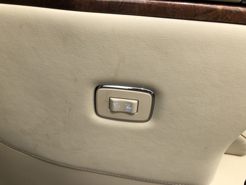 2015 Toyota Alphard Hybrid Executive Lounge control switch