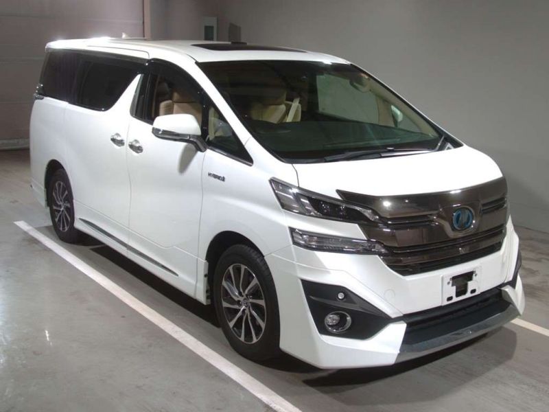 2015 Toyota Alphard Hybrid Executive Lounge front