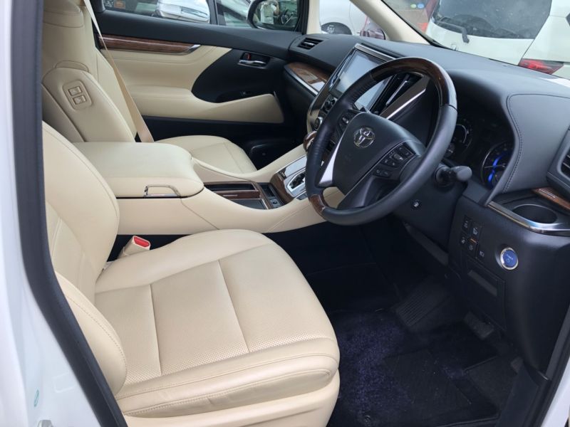 2015 Toyota Alphard Hybrid Executive Lounge seats