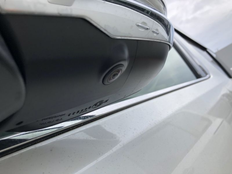 2015 Toyota Alphard Hybrid Executive Lounge side camera
