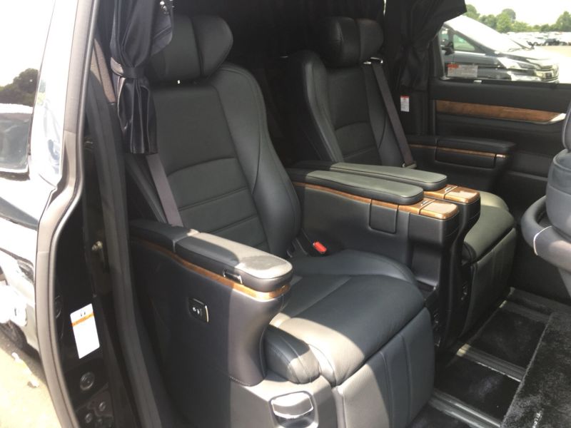 2015 Toyota Vellfire Hybrid Executive Lounge captains chairs