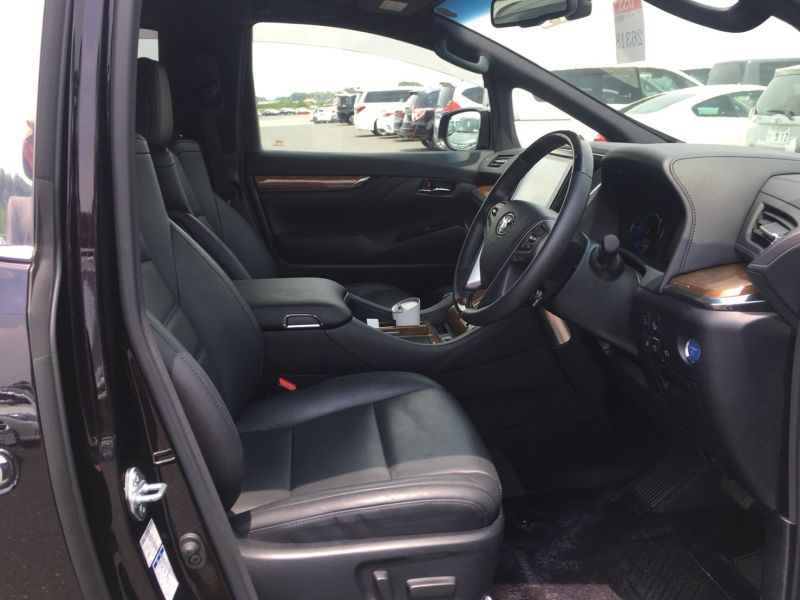 2015 Toyota Vellfire Hybrid Executive Lounge front seat