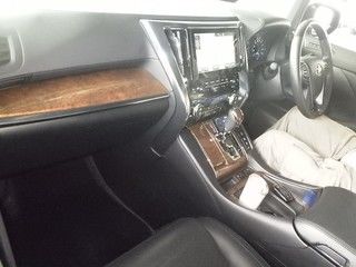 2015 Toyota Vellfire Hybrid Executive Lounge interior