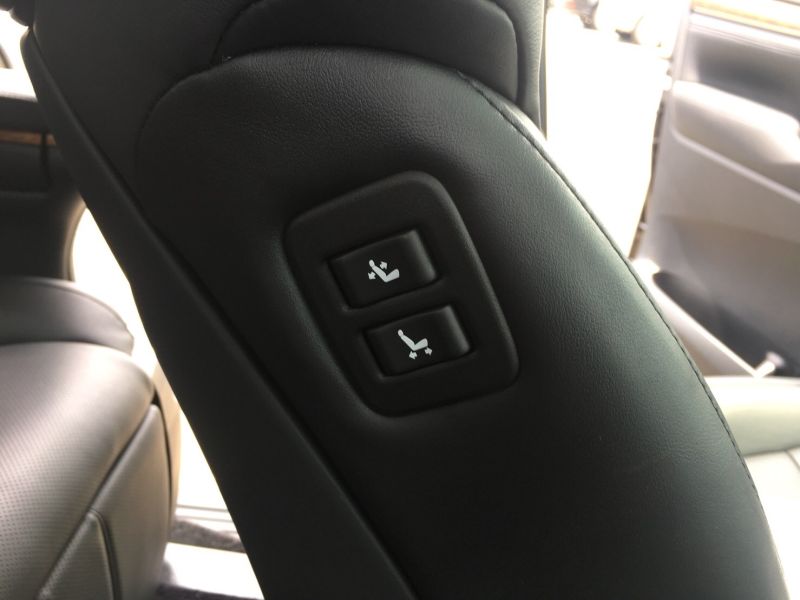 2015 Toyota Vellfire Hybrid Executive Lounge power seat