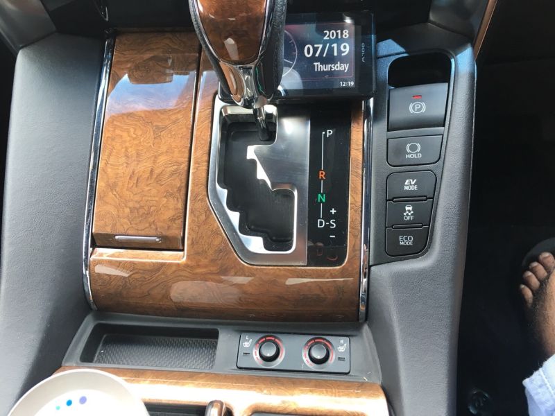2015 Toyota Vellfire Hybrid Executive Lounge shift lever