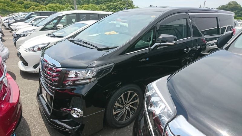 2017 Toyota Alphard Hybrid SR C Package left front 2