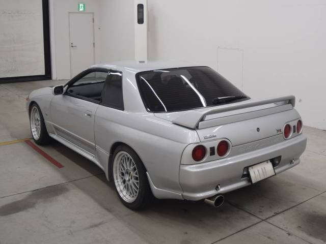 1992 Nissan Skyline R32 GTR auction rear