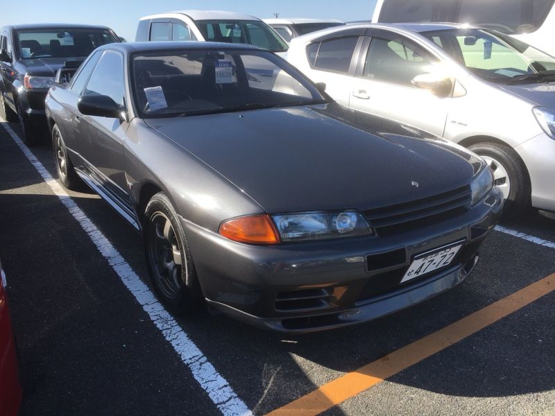 1990 Nissan Skyline R32 GTR right front