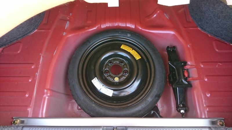 2000 Mitsubishi Lancer EVO 6 TME red spare wheel