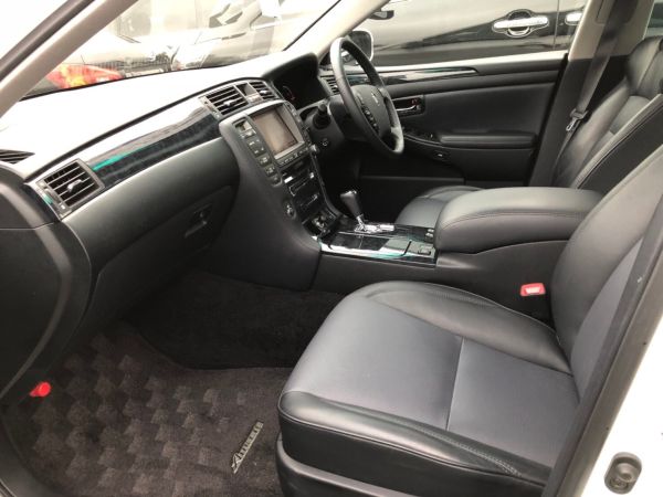 2007 Toyota Crown Athlete Premium Edition sedan passenger seat